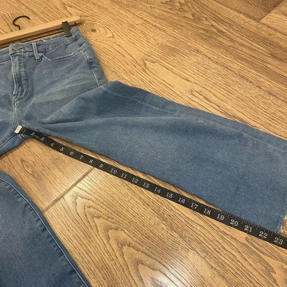Good American Good Straight Cropped Raw Hem Light Wash Jeans Size 6/28 - Picture 9 of 12